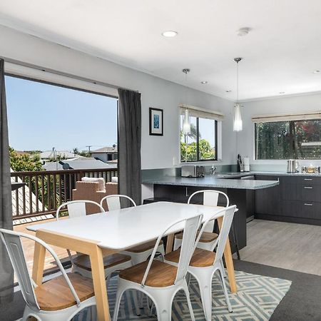 Convenient Family Bach With Easy Access To Blake Park The Beach And Downtown Mount Maunganui Exterior foto